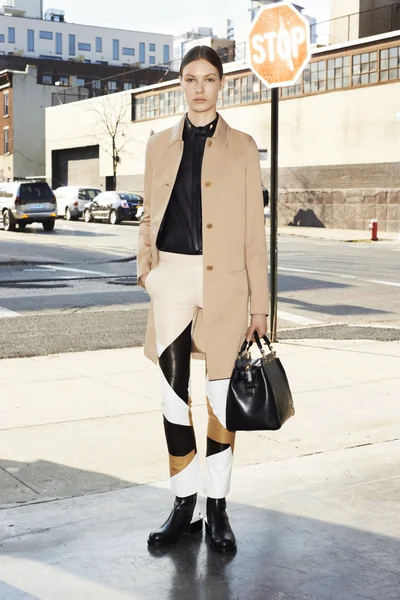 Look 10